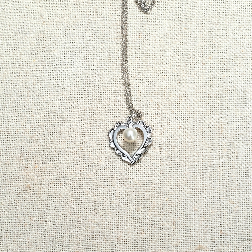 Vantel Pearls Laceworks Necklace